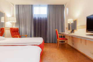 Copyright: : Joni Lind Cabin room